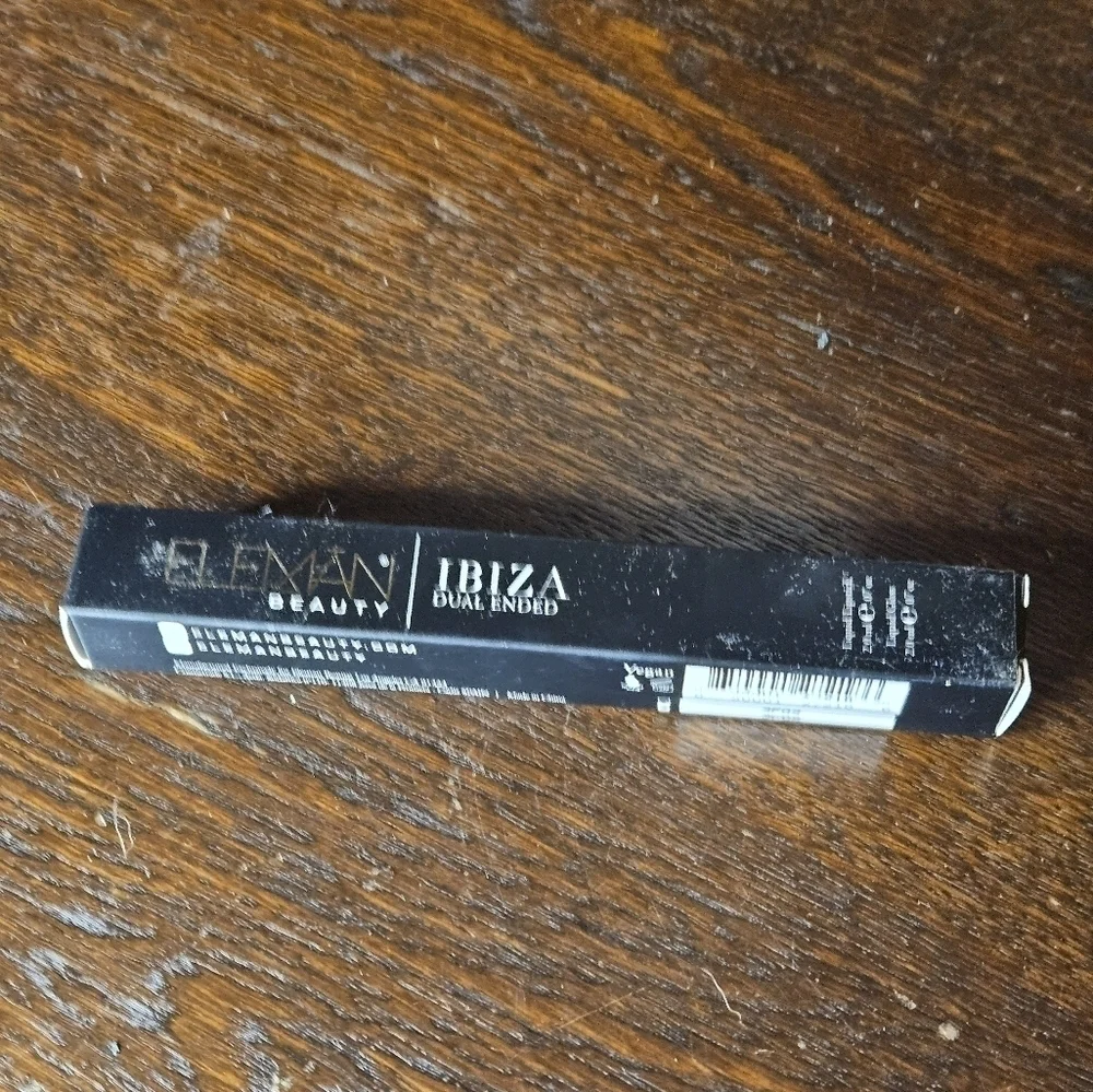Eleman Beauty duel Ended liquid lipstick and gloss.